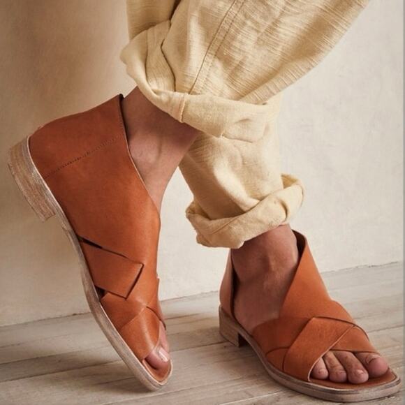 Free People Shoes - Free People Sun Valley Slip on Sandals In Natural Tan